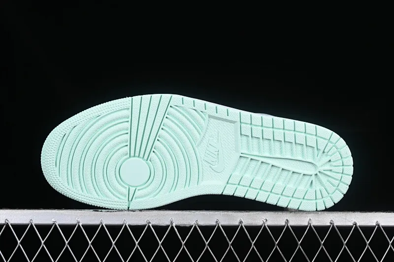 All categories Air Jordan Jordan series basketball shoes Air Jordan 1 High Air Jordan 1 Retro High OG "Lgloo" AJ1 Joe 1 mint green high-top basketball shoes 861428-100